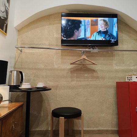 Corte Del Dattilo Nel Borgo Antico Bari Exterior photo